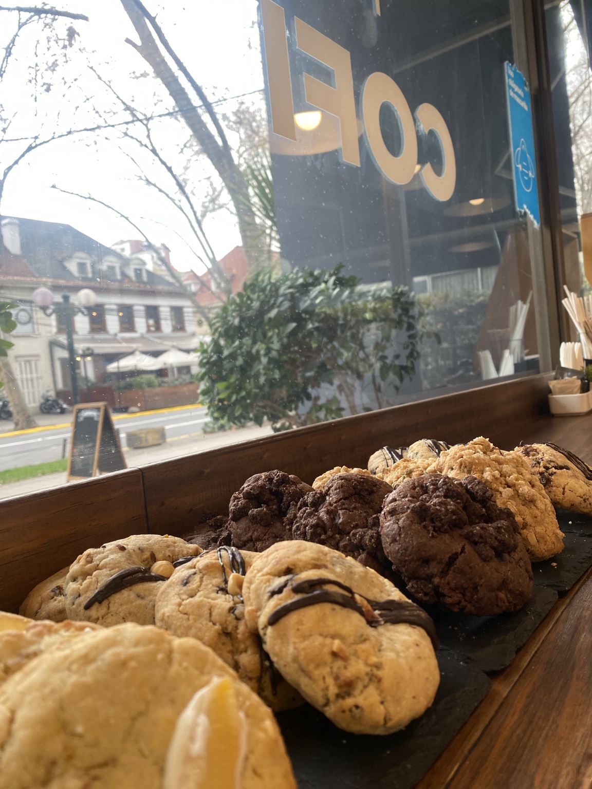 Galletas artesanales en la vitrina de COFI